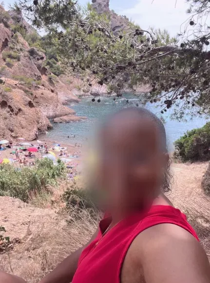 Montserrat, 33 años